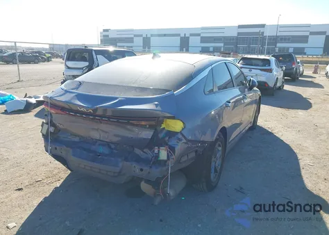 2022 Kia K5 Lxs z USA, uszkodzony, nr VIN 5XXG14J22NG098022